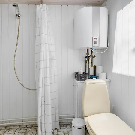 2 Bedroom Lovely In 펜션 Jægerspris
